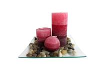 Darčekový set 3 sviečky, vôňa škorice, na sklenenom podnose s kameňmi